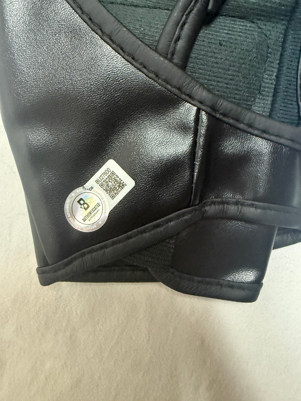 Derrick Lewis Signed UFC Display Glove (Beckett)